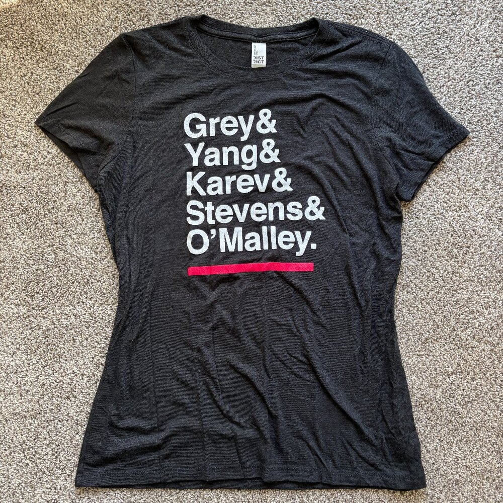 NWOT DISTRICT Grey's Anatomy "Grey &" Tee, size M in charcoal
